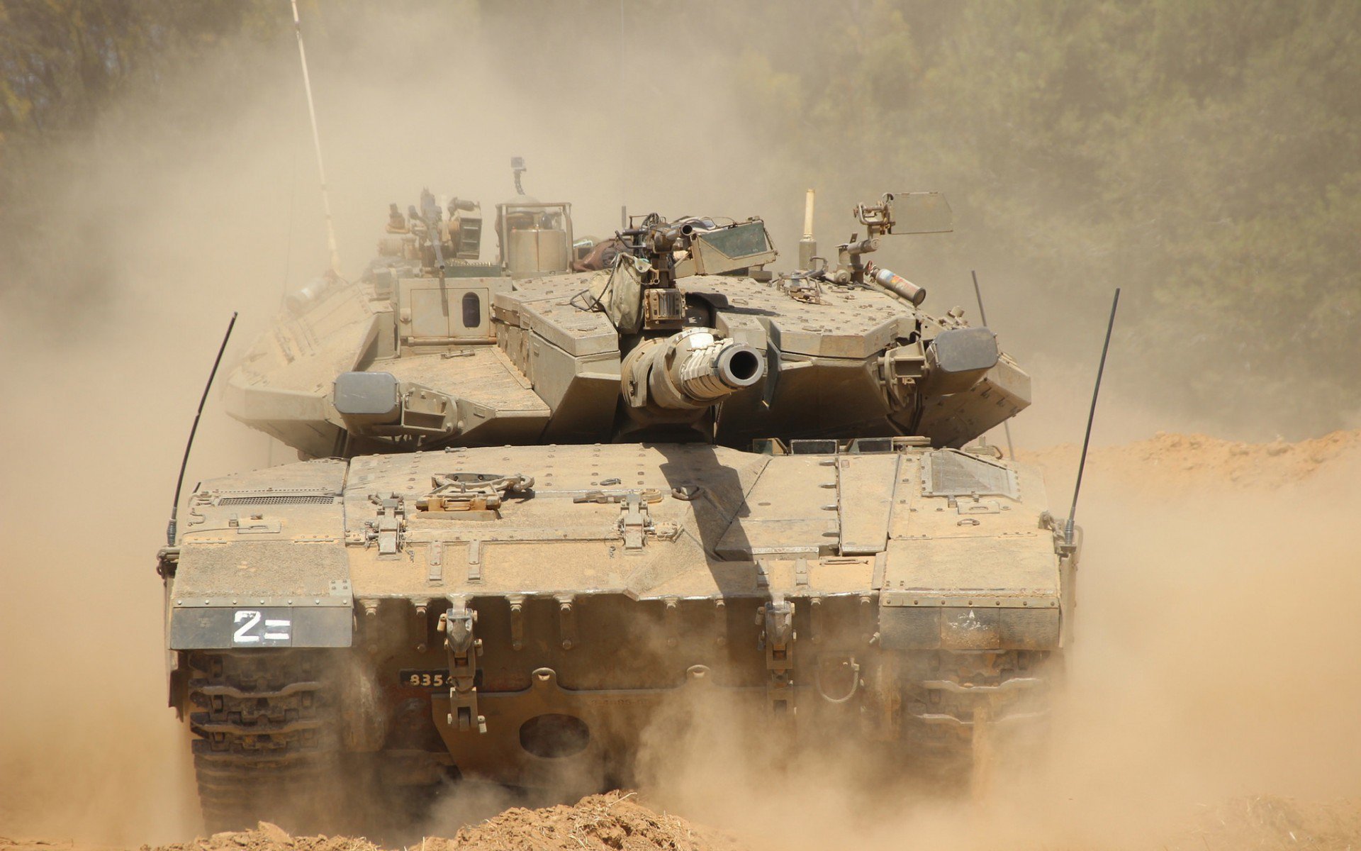 前场三人压迫打出“倒金字塔”结构