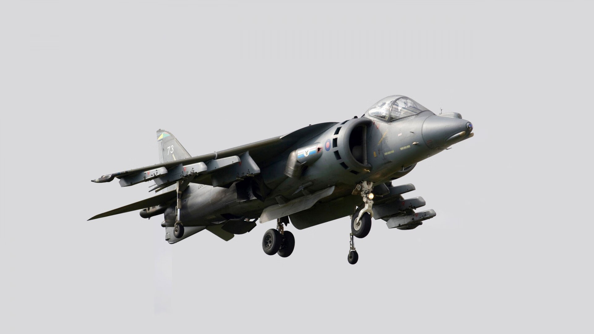 前场三人压迫打出“倒金字塔”结构