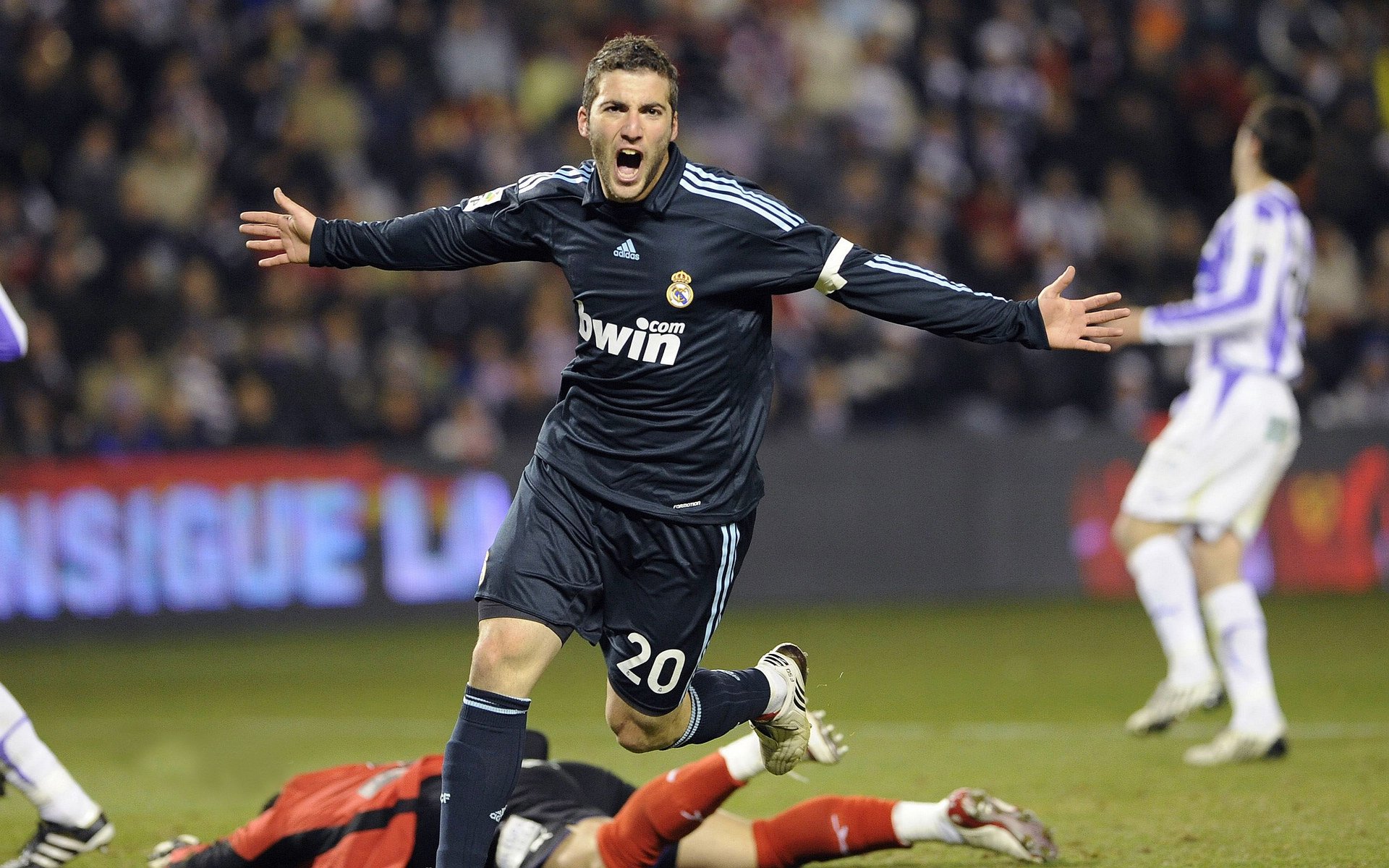 博卡需平衡攻守结构，避免中场断层，博卡的主场是哪个球场